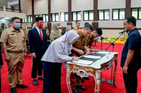 Gubernur Sulsel Lantik 13 Pejabat, Minta Bangun Pondasi Kuat dan Loyalitas untuk Teamwork