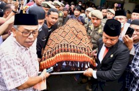 Lepas Jenazah Syukur Bijak, Gubernur Sulsel: Banyak Perjuangan Beliau untuk Pembangunan di Luwu