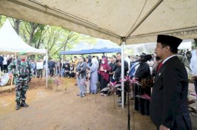 Gubernur Sulsel Inspektur Upacara Pemakaman Rapsel Ali