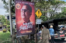 Bapenda Makassar Tertibkan Reklame di Ruas Jalan Protokol