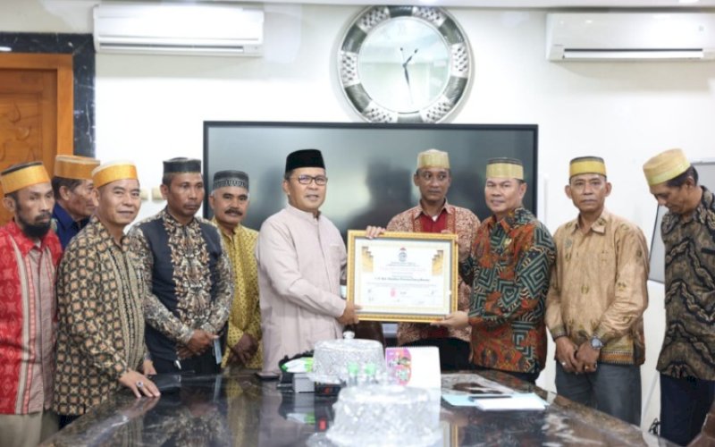 PERTEMUAN. Wali Kota Makassar, Moh Ramdhan Pomanto, menerima kunjungan Dewan Adat Tinggi Lembaga Kerajaan Tallo, di Kediamannya, Jl Amirullah, Kota Makassar, Jumat (31/3/2023). foto: istimewa