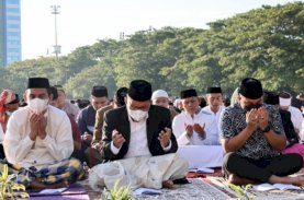 Danny Pomanto Bersama Ribuan Warga Makassar Salat Id 1444 Hijriah di Lapangan Karebosi