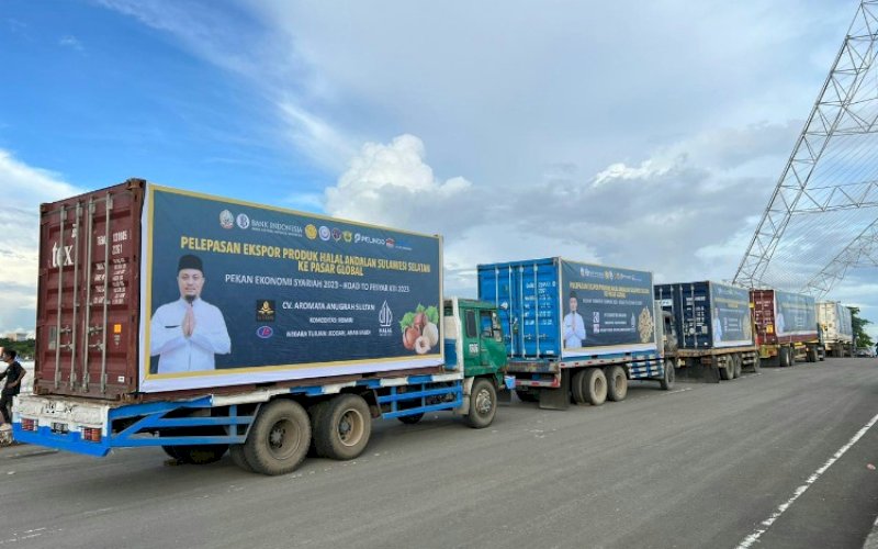 EKSPOR. Iring-iringan kendaraan kontainer membawa komiditas Andalan Sulsel yang akan dieskpor ke 19 negara, usai dilepas Gubernur Sulsel, Andi Sudirman Sulaiman, dalam acara Pekan Ekonomi Syariah 2023 Road To Fesyar KTI 2023 di Kawasan CPI Makassar, Senin (3/4/2023). foto: istimewa