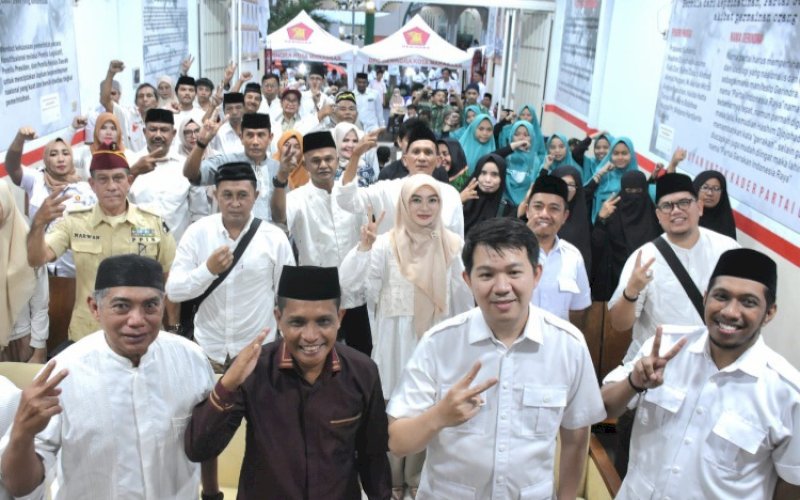 BUKA PUASA. DPC Partai Gerindra Kota Makassar menggelar buka puasa bersama di Sekretariat DPC Gerindra Makassar, Minggu (16/4/2023). foto: istimewa