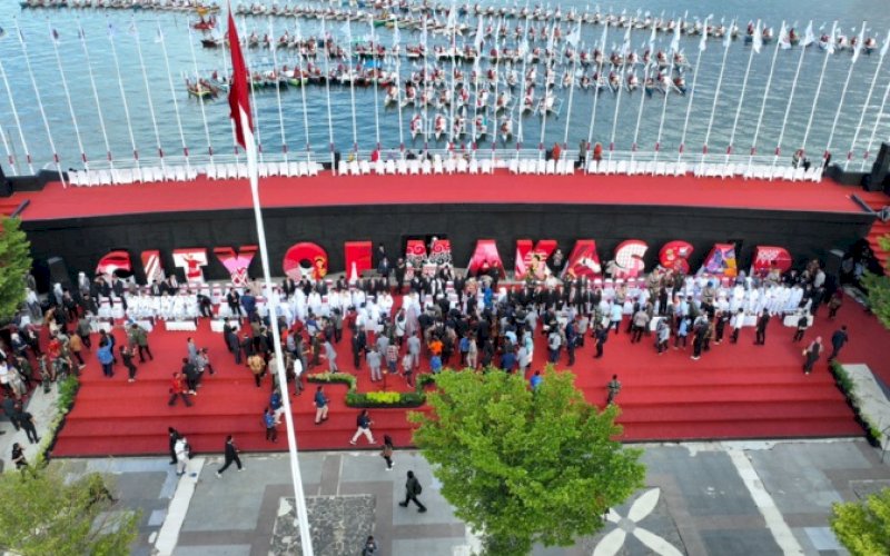 HARI OTDA. Suasana kemeriahan pelaksanaan peringatan Hari Otonomi Daerah (Otda) XXVII 2023 di Anjungan Pantai Losari Makassar berlangsung meriah, Sabtu (29/4/2023). foto: istimewa