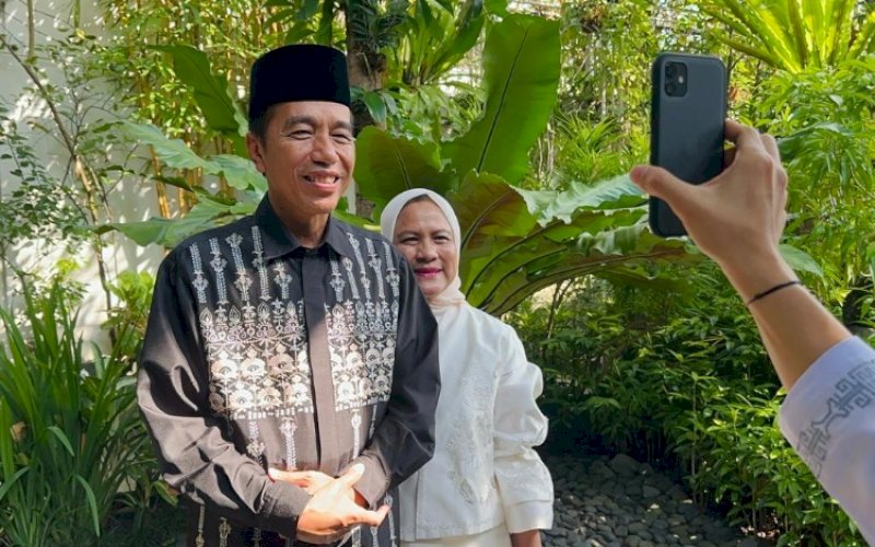 SILATURAHMI. Presiden dan Ibu Iriana Jokowi bersilaturahmi dengan Wapres dan Ibu Wury Ma&rsquo;ruf Amin via panggilan video, Sabtu (22/04/2023). foto: istimewa