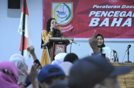 Nunung Dasniar Bersama Damkar Edukasi Warga Cara Tanggulangi Bahaya Kebakaran