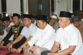 Safari Ramadan, Danyon Brimob Bersama Pemkab Bone Sambangi Tellu Siattinge