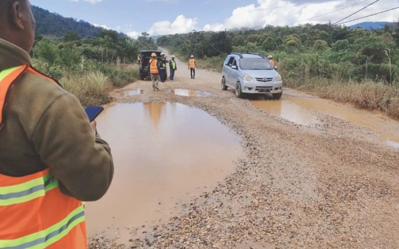 REKONSTRUKSI JALAN. Pemprov Sulsel melalui Dinas PUTR segera memulai pelaksanaan penanganan rekonstruksi ruas jalan Ussu-Nuha-Beteleme, batas Provinsi Sulteng di Kabupaten Luwu Timur. foto: istimewa