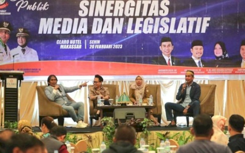 DISKUSI. Bagian Humas dan Protokol DPRD Kota Makassar melaksanakan diskusi publik bertajuk 'Sinergitas Media dan Legislatif' di Hotel Claro Makassar, Senin (20/2/2023). foto: istimewa