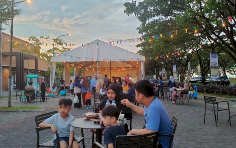 RAMADAN MARKET. Summarecon Mutiara Makassar (SMM) menggelar Ramadan Market untuk memeriahkan datangnya bulan suci Ramadan. Bertempat di Rainbow Food Centre Summarecon, pasar kuliner ini, berlangsung 31 Maret hingga 16 April 2023 mendatang mulai pukul 15.30-20.00 WITA. foto: istimewa