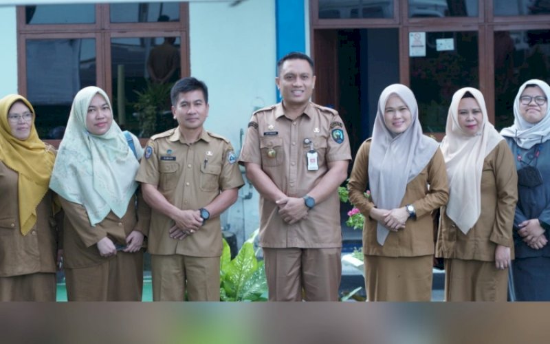 KUNJUNGAN. Kepala Diskominfo Provinsi Sulsel, Andi Winarno Eka Putra didampingi pejabat fungsional statistik beserta para staf bidang statistik mengunjungi berkunjung ke Diskominfo-SP Kabupaten Bantaeng, Selasa (30/5/2023). foto: istimewa