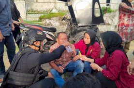 Kecelakaan Lalu Lintas, Ini yang Dilakukan Patroli Brimob Bone