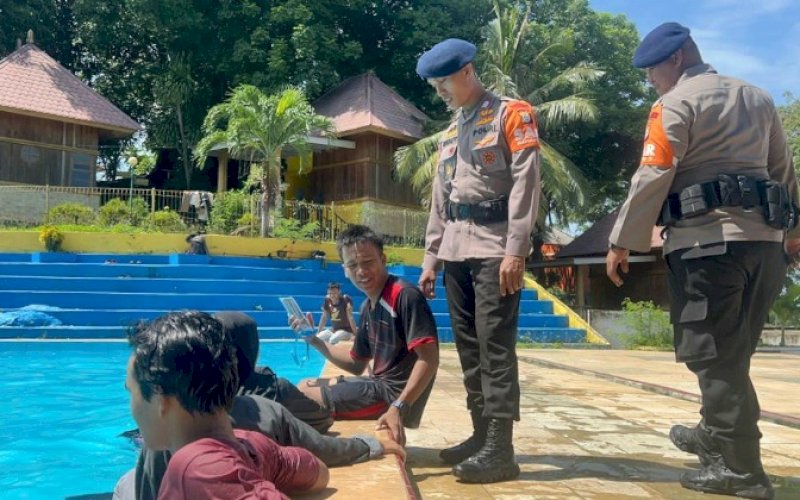 PATROLI. Tim SAR Batalyon C Pelopor Satbrimob Polda Sulsel rutin melaksanakan patroli yang menyasar ke tempat-tempat wisata, Minggu (28/05/23).&nbsp; foto: istimewa