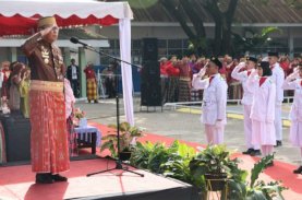 Danny Pomanto Canangkan Penggunaan Baju Adat dan Penerapan Metode Belajar Gasing