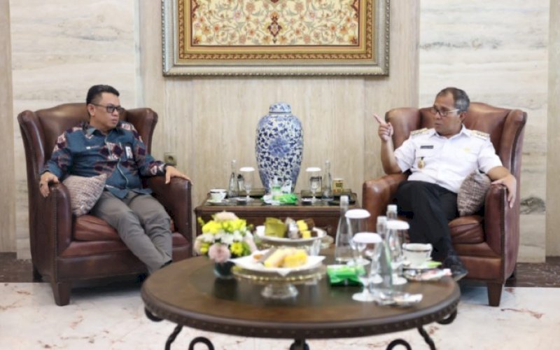 PERTEMUAN. Wali Kota Makassar Moh Ramdhan Pomanto melakukan pertemuan dengan Kepala Perwakilan Ombudsman Sulsel Ismu Iskandar di kediamannya, Rabu (10/5/2023). foto: istimewa