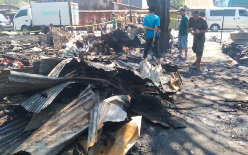 PUING KEBAKARAN. Nampak puing kebakaran yang terjadi di Jl Galangan Kapal, Kelurahan Kaluku Bodoa, Kecamatan Tallo, Kota Makassar, Minggu (28/5/2023) sekitar pukul 05.40 WITA. foto: istimewa