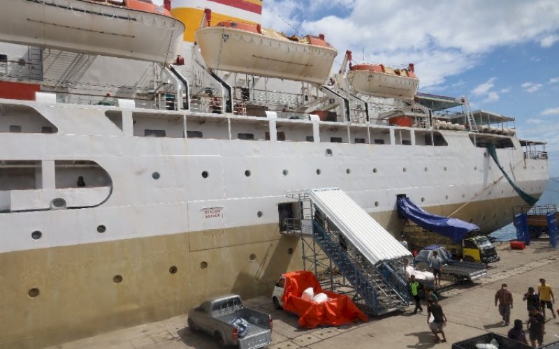 ARUS PENUMPANG. Aktivitas arus penumpang di Pelabuhan Makassar. Pelindo Regional 4 penumpang arus balik Lebaran Idulfitri 1444 Hijriah/2023 Masehi mencapai 715.256 orang. foto: istimewa