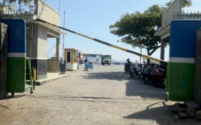 E-PASS. PT Pelabuhan Indonesia (Persero) Regional 4 Makassar Unit Kawasan Paotere menerapkan penggunaan karcis elektronik atau Elektronik Pass (E-Pass) gate system bagi kendaraan atau orang yang akan masuk di kawasan Pelabuhan Paotere Makassar. foto: istimewa