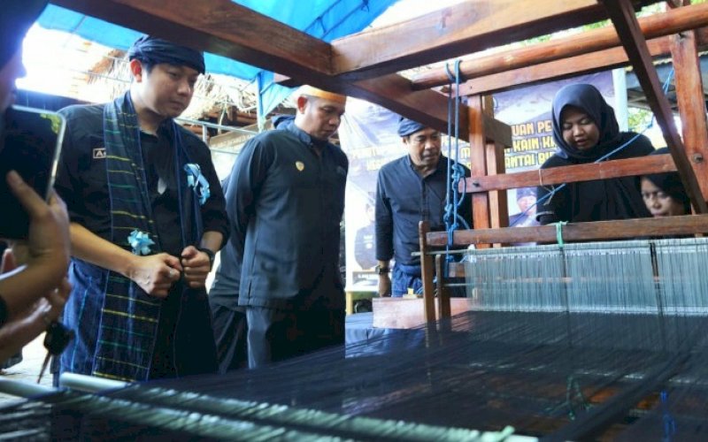 PELATIHAN. Pemprov Sulsel melalui Dinas Tenaga Kerja dan Transmigrasi kerja sama Dekranasda Bulukumba menggelar pelatihan kepada para pelaku dan calon pelaku usaha kerajinan di Kabupaten Bulukumba, 27-30 April 2023. foto: istimewa