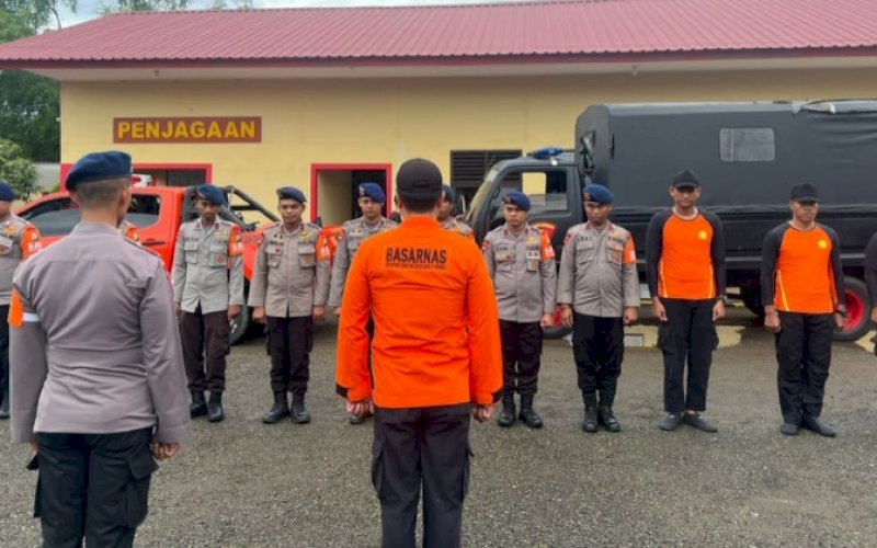 TIM SAR. Batalyon C Pelopor Satuan Brimob Polda Sulsel menerjunkan Tim SAR untuk mencari korban tenggalam di perairan Sungai Darampa, Kamis (4/5/2023). foto: istimewa