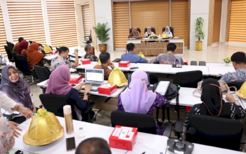RAPAT EVALUASI. Pemprov Sulsel bekerja sama dengan BKKBN kembali melaksanakan rapat evaluasi program kerja TPPS 2023 di Ruang Pola Kantor Perwakilan BKKBN, Kota Makassar, Jumat (5/5/2023). foto: istimewa