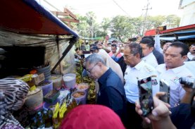 Zulkifli Hasan-Danny Pomanto Pantau Harga Pangan di Pasar Terong, Mendag: Terlalu Murah &nbsp;