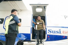 Gubernur Sulsel Jajal Pesawat Susi Air Makassar-Bone