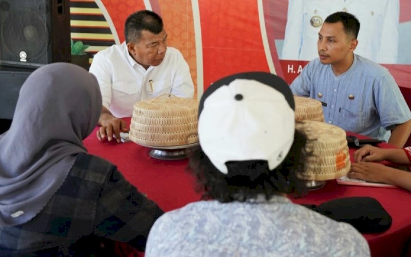 AUDIENSI. Bupati Bulukumba Andi Muchtar Ali Yusuf menerima audiensi Ketua Bulukumba Runners Asrul Anas di Pendopo Rujab Bupati Bulukumba, Kamis (8/6/2023). foto: istimewa