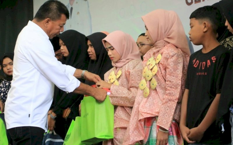 PELUNCURAN. Bupati Bulukumba, Andi Muchtar Ali Yusuf, meluncurkan Gerakan Pengembalian Anak ke Sekolah dan Program Penguatan Remaja Perempuan Terintegrasi di Kabupaten Bulukumba di Hotel Agri Bulukumba, Kamis (15/6/2023). foto: istimewa