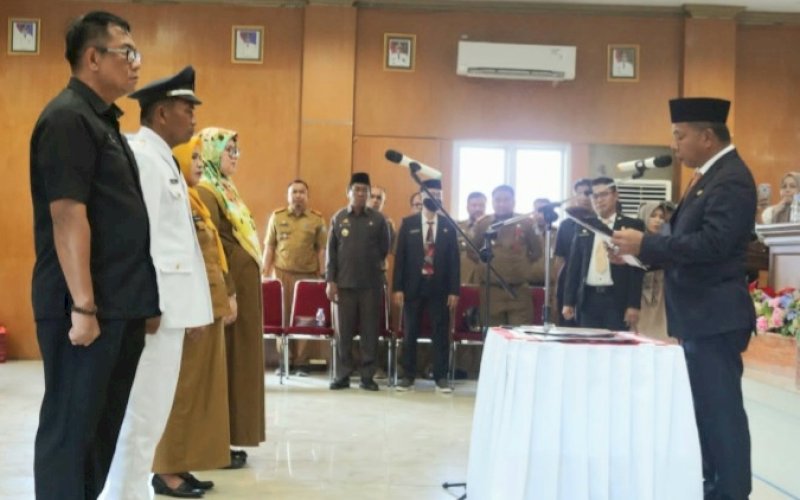 PELANTIKAN. Bupati Bulukumba, Andi Muchtar Ali Yusuf, kembali melantik pejabat eselon III dan IV di Ruang Pola Kantor Bupati Bulukumba, Senin (12/6/2023). foto: istimewa