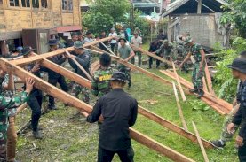 Brimob, Kodim 1407, dan Baznas Bone Bedah Rumah Warga Kurang Mampu