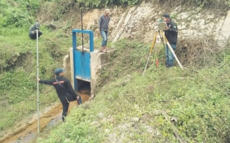 MULAI DIKERJAKAN. Dinas Sumber Daya Air, Cipta Karya, dan Tata Ruang Provinsi Sulsel mulai melakukan penanganan terhadap rehabilitasi Daerah Irigasi (DI) Kuri-kuri Kasimbi di Kabupaten Luwu Utara. foto: istimewa