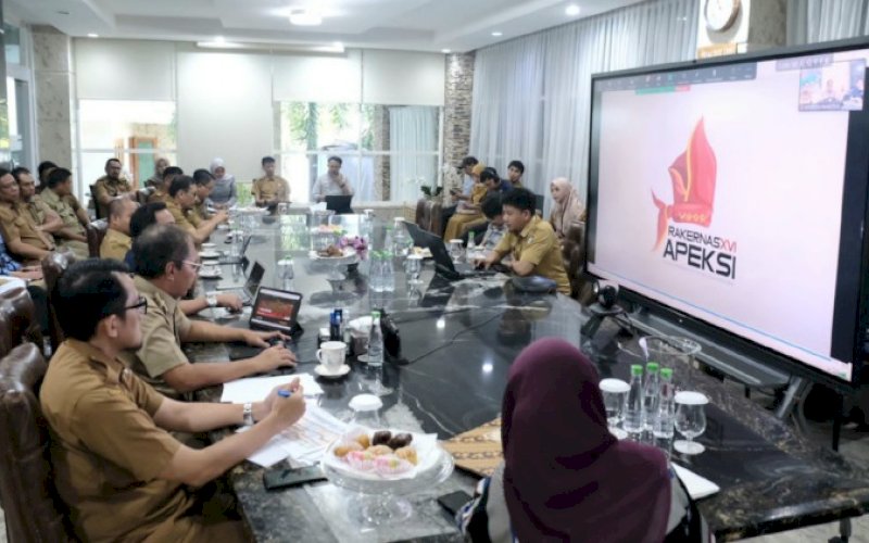 RAKOR. Wali Kota Makassar, Moh Ramdhan Pomanto, menghadiri Rapat Koordinasi Persiapan Rakernas APEKSI XVI yang digelar secara virtual, Senin (26/6/2023). foto: istimewa