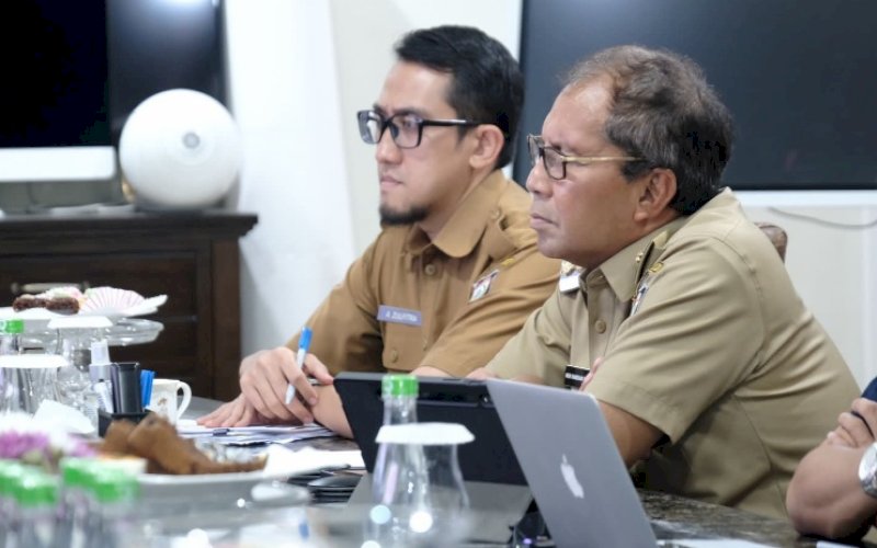 RAKOR. Wali Kota Makassar, Moh Ramdhan Pomanto, menghadiri Rapat Koordinasi Persiapan Rakernas APEKSI XVI yang digelar secara virtual, Senin (26/6/2023). foto: istimewa