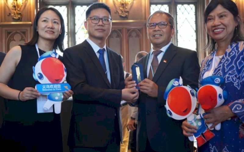 JADI PERHATIAN. Wali Kota Makassar, Moh Ramdhan Pomanto, mendapatkan perhatian peserta Brussels Urban Summit 2023 di Belgia. foto: istimewa