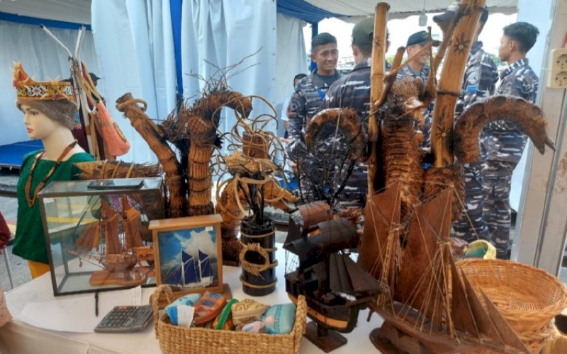 PAMERAN. Dekranasda Provinsi Sulsel turut ikut serta menyukseskan kegiatan latihan bertaraf internasional 4th Multilateral Naval Exercise Komodo (MNEK) 2023 di Pelabuhan Soekarno Hatta, Makassar, 5-8 Juni 2023. foto: istimewa