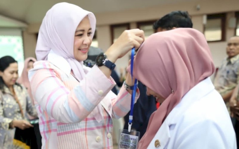 PELEPASAN. Wakil Wali Kota Makassar, Fatmawati Rusdi, melepas Tim Terpadu Pemeriksaan Kesehatan Hewan Kurban 1444 H/2023 M di Ruang Sipakatau Kantor Balai Kota Makassar, Kamis (22/6/2023). foto: istimewa