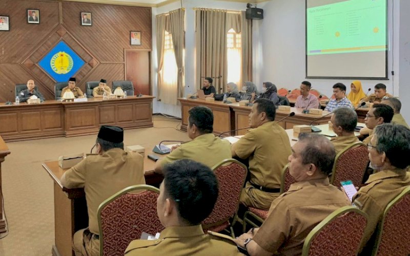 SOSIALISASI. PT Sulsel Citra Indonesia (SCI/Perseroda Sulsel) dan PT Kereta Api Indonesia (KAI) menggelar audiensi dan sosialisasi sarana perkeretaapian di Kabupaten Kepulauan Selayar, tepatnya di Aula Rumah Jabatan Bupati Selayar, Senin (29/5/2023) lalu. foto: istimewa