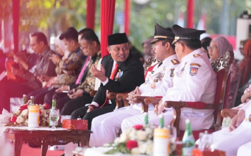 PELANTIKAN. Gubernur Sulsel, Andi Sudirman Sulaiman, memenuhi undangan Pelantikan Pamong Praja Muda Lulusan IPDN Angkatan XXX Tahun Akademik 2022/2023 di Lapangan Parade IPDN Kampus Jatinangor, Sumedang, Provinsi Jawa Barat, Kamis (27/7/2023). foto: istimewa
