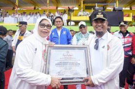Gubernur Sulsel Terima Penghargaan PGRI Kategori Peningkatan Layanan Mutu Pendidikan dan Kesejahteraan Guru