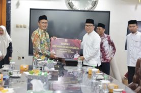 Danny Pomanto Serahkan Bonus Rp145 Juta kepada Kafilah Makassar Pemenang STQH Sulsel XXXIII 2023