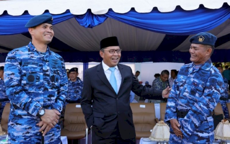 TNI AU. Wali Kota Makassar Moh Ramdhan Pomanto menghadiri dan mendampingi Panglima Komando Operasi Udara (Pangkoopsud) II Marsekal Muda TNI Andi Kustoro, dalam Peringatan Hari Bakti TNI Angkatan Udara 2023 di Jeneponto, Sabtu (29/7/2023). foto: istimewa