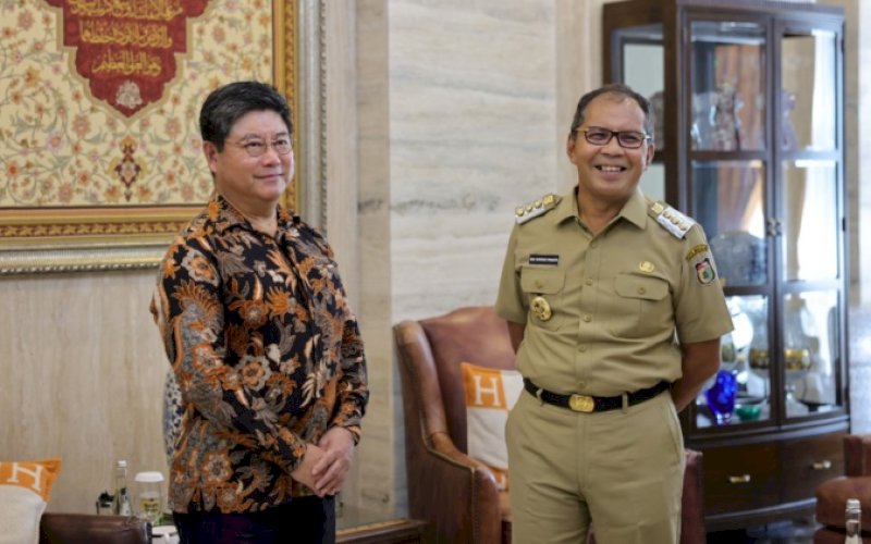 PERTEMUAN. Wali Kota Makassar Moh Ramdhan Pomanto menerima audiensi Kepala Kantor Konsuler Jepang Makassar Ohashi Koichi di kediaman pribadinya di Makassar, Senin (31/7/2023). foto: istimewa
