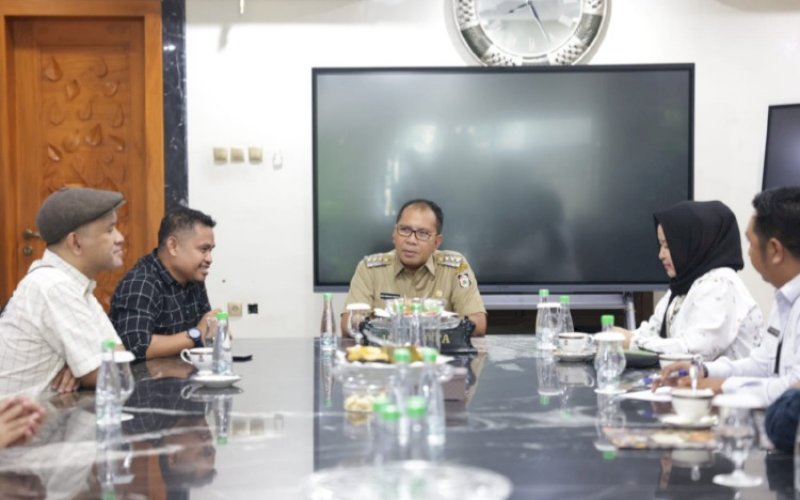 AUDIENSI. Wali Kota Makassar, Moh Ramdhan Pomanto, memerima audensi komisioner KPU Makassar di kediamannya, Jl Amirullah, Makassar, Senin (3/7/2023). foto: istimewa