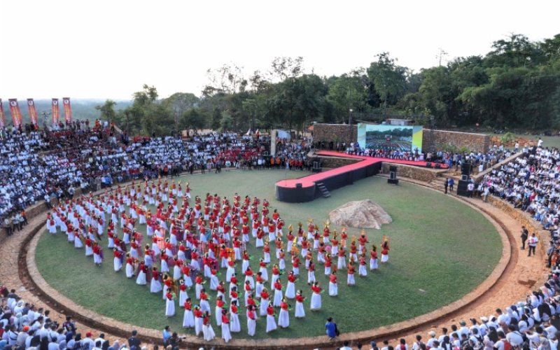 MERIAH. Suasana pembukaan Youth City Changers (YCC) Rakernas APEKSI XVI 2023 berlangsung meriah di Colloseum, Tokka Tena Rata, Kabupaten Maros, Senin (10/7/2023). foto: istimewa