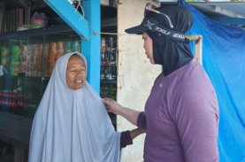 Ketua PKK Bulukumba Ajak PKL Jaga Kebersihan Pantai Tanjung Bira