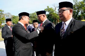 Gubernur Sulsel Sematkan 2.398 Satyalancana Karya Satya kepada PNS Pemprov