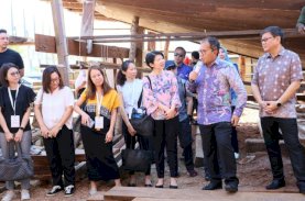 Danny Pomanto Bangga Perlihatkan Pembuatan Kapal Pinisi kepada Peserta Senior Management Programme Singapore