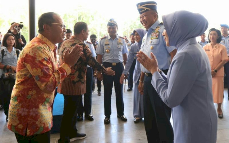 PERESMIAN. Wali Kota Makassar Moh Ramdhan Pomanto mendampingi KSAU Marsekal TNI Fadjar Prasetyo dan Danlanud Sultan Hasanuddin Marsma TNI Benny Arfan meresmikan Baseops Lanud Sultan Hasanuddin (Sulhas), Rabu (30/8/2023). foto: istimewa